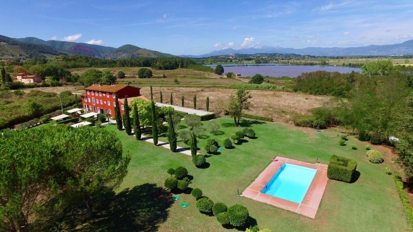 Porzione di rustico con piscina