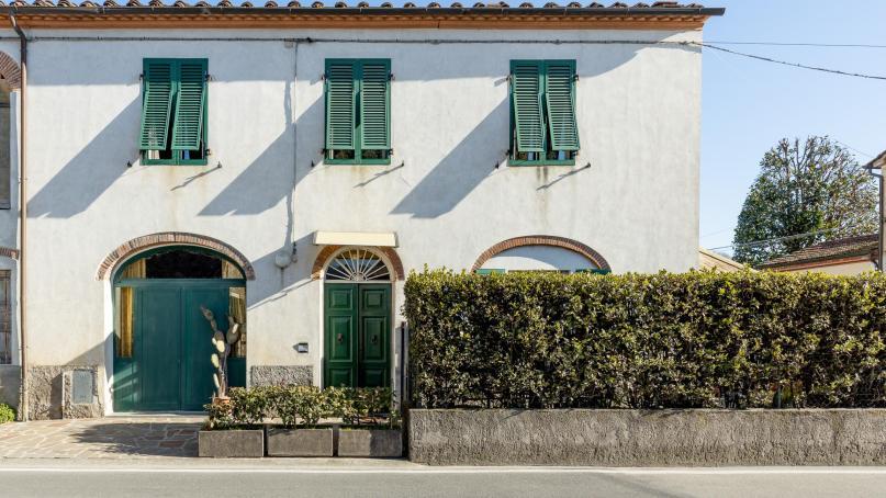 Rustico con giardino