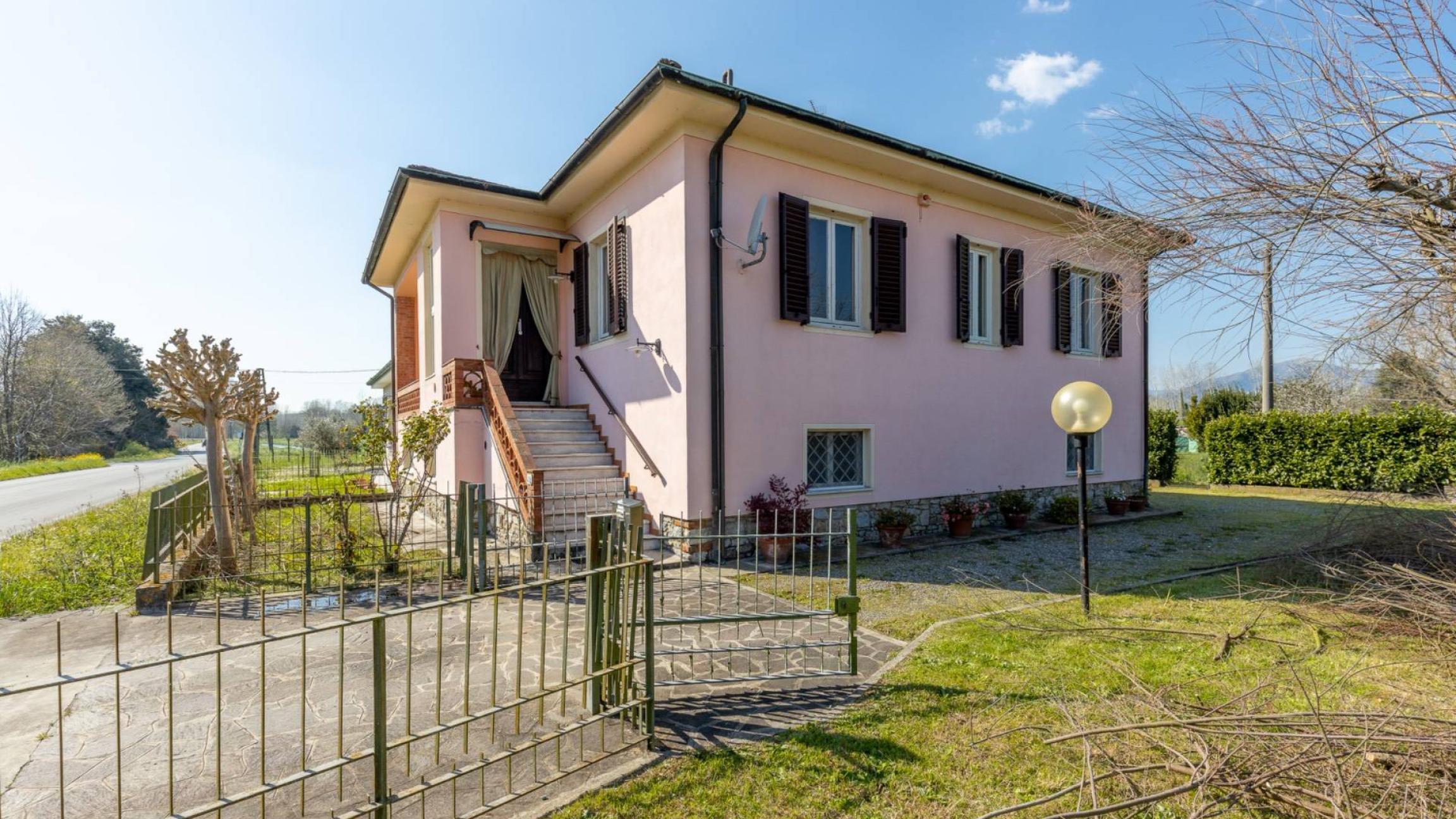 Villetta Bifamiliare a Lucca